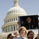 La amarga despedida de Cindy. La madre que simbolizó el rechazo a la guerra de Irak se siente traicionada.